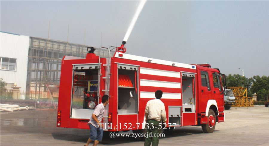 消防車作業(yè) 消防車作業(yè)